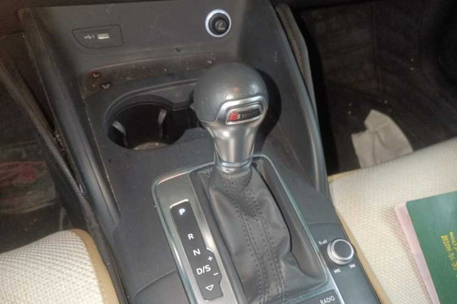 Used Audi A3 2020 Sportback 35 TFSI Fashion Edition China VI Emission Standard Gear Lever