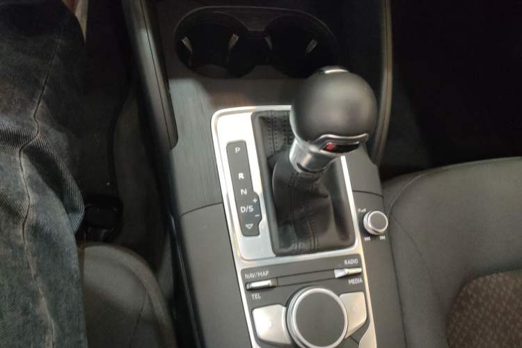 Used Audi A3 2020 Restyled Limousine 35 TFSI Ambition Version China VI Gear Lever