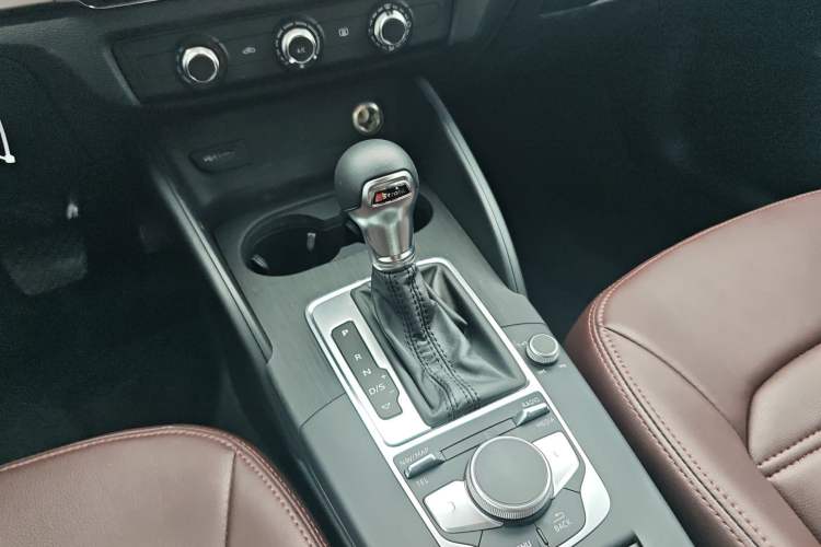 Used Audi A3 2020 Sportback 35 TFSI Ambition China VI Gear Lever