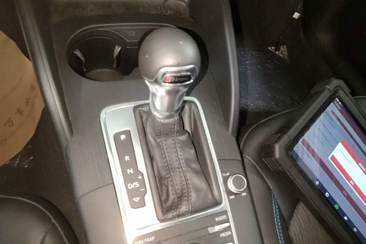 Used Audi A3 2020 Limousine 35 TFSI Fashion Edition China VI Emission Standard Gear Lever