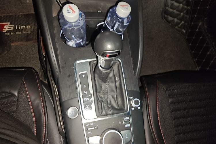 Used Audi A3 2020 Limousine 35 TFSI Style Edition China VI Emission Standard Gear Lever