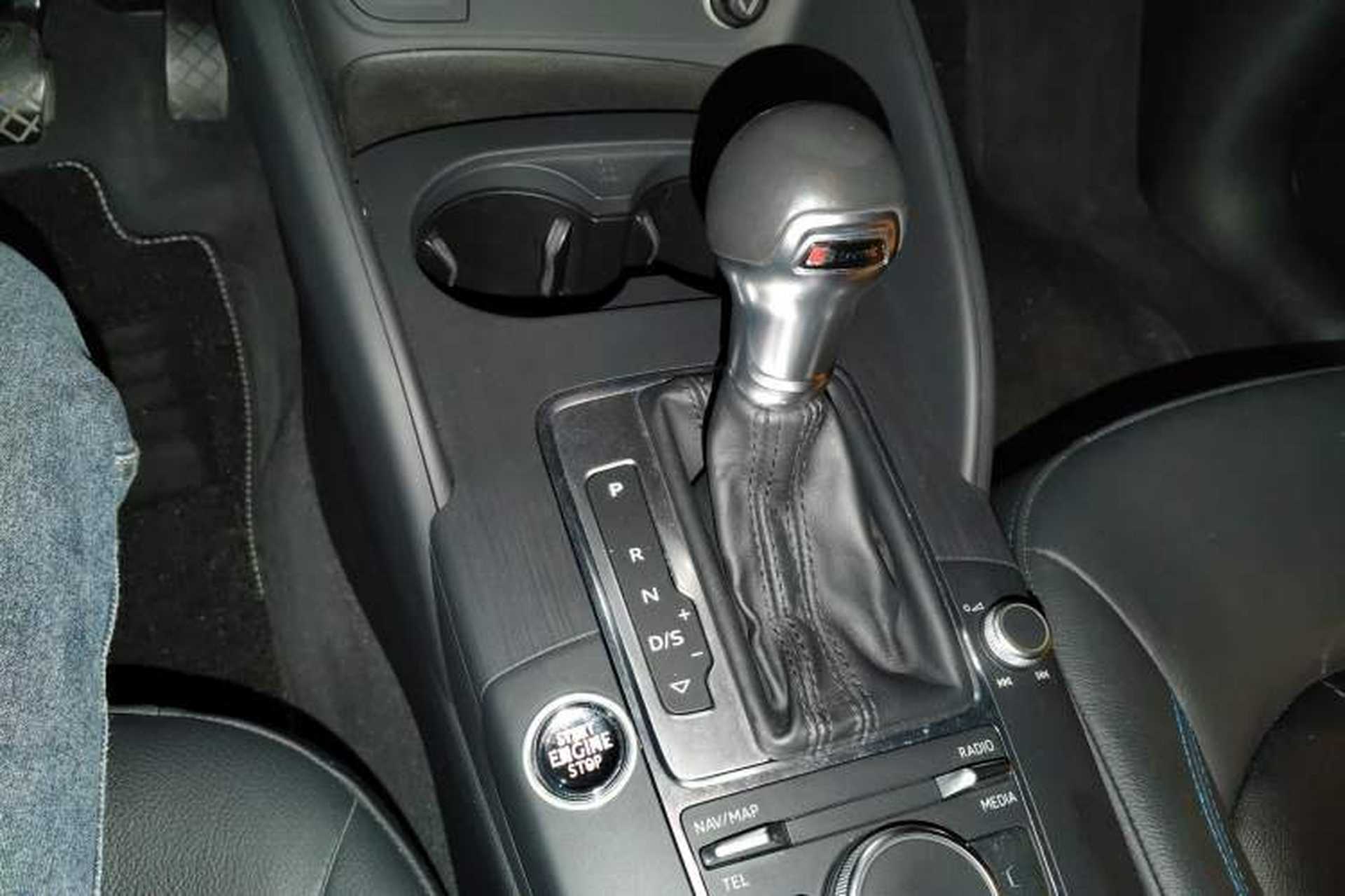 Used Audi A3 2020 Limousine 35 TFSI Fashion Edition China VI Emission Standard Gear Lever