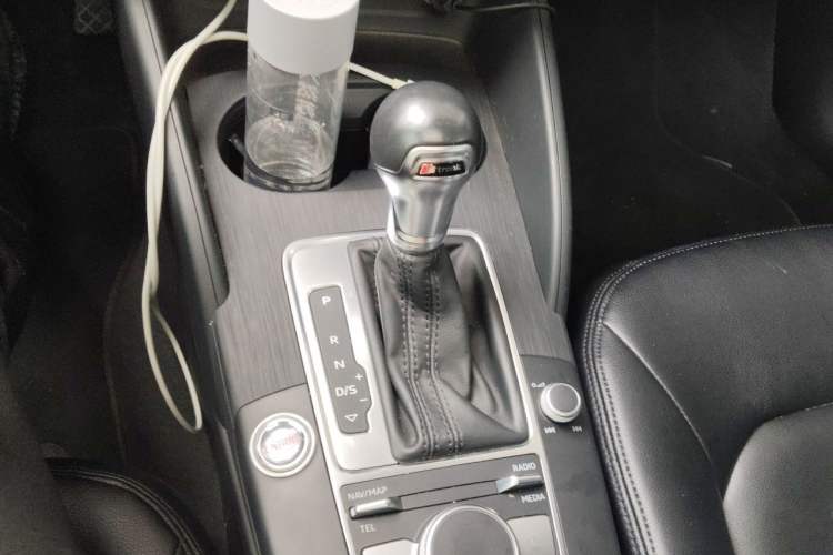 Used Audi A3 2020 Restyled Sportback 35 TFSI Entry-Level China VI Emission Standard Gear Lever