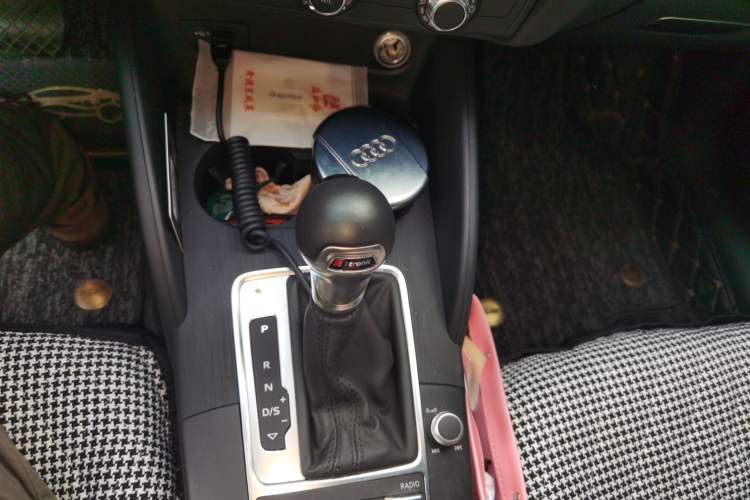 Used Audi A3 2020 Limousine 35 TFSI Fashion Edition China VI Emission Standard Gear Lever