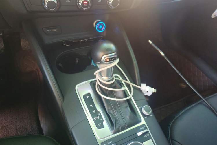 Used Audi A3 2020 Limousine 35 TFSI Fashion Edition China VI Emission Standard Gear Lever