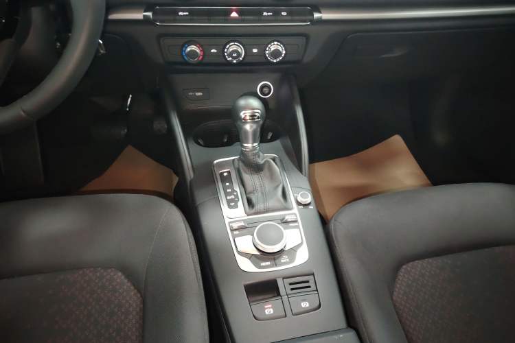 Used Audi A3 2020 Restyled Sportback 35 TFSI Entry-Level China VI Emission Standard Gear Lever