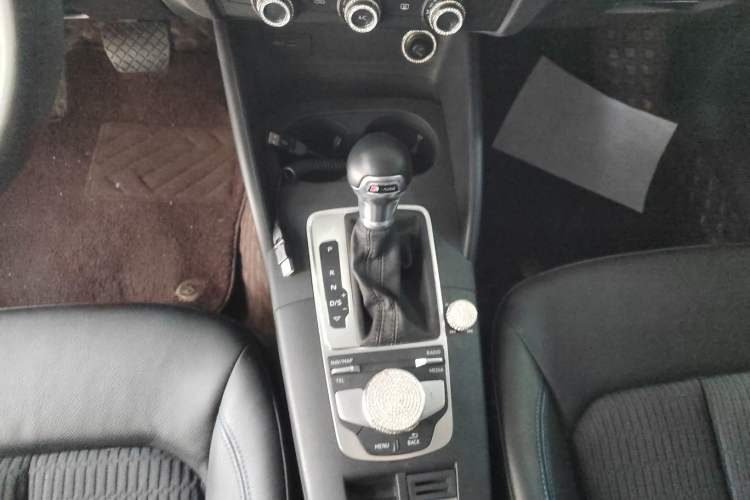 Used Audi A3 2020 Limousine 35 TFSI Fashion Edition China VI Emission Standard Gear Lever