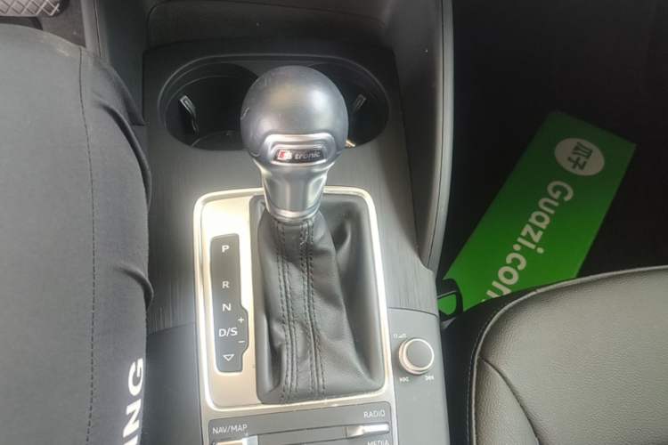 Used Audi A3 2020 Sportback 35 TFSI Fashion Edition China VI Emission Standard Gear Lever