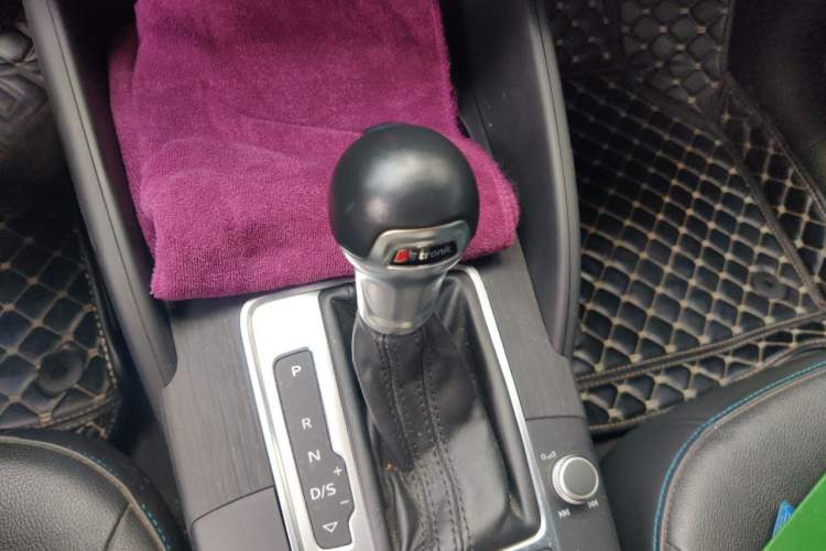 Used Audi A3 2020 Limousine 35 TFSI Fashion Edition China VI Emission Standard Gear Lever