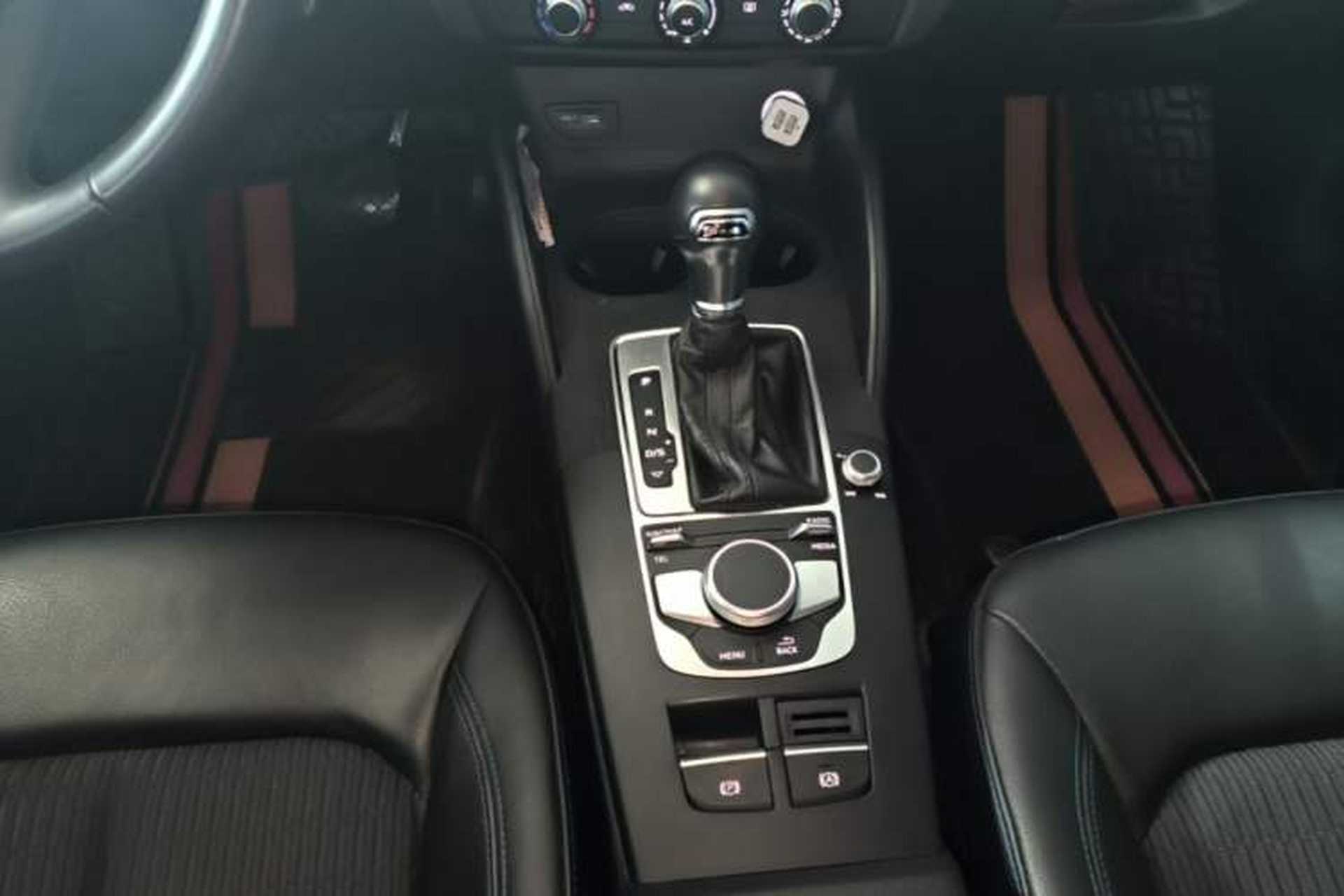 Used Audi A3 2020 Limousine 35 TFSI Fashion Edition China VI Emission Standard Gear Lever