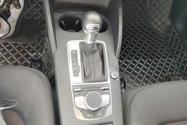 Used Audi A3 2020 Restyled Sportback 35 TFSI Entry-Level China VI Emission Standard Gear Lever