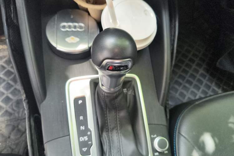 Used Audi A3 2020 Limousine 35 TFSI Fashion Edition China VI Emission Standard Gear Lever