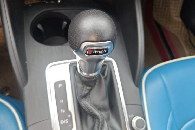 Used Audi A3 2020 Limousine 35 TFSI Fashion Edition China VI Emission Standard Gear Lever