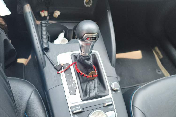 Used Audi A3 2020 Limousine 35 TFSI Fashion Edition China VI Emission Standard Gear Lever