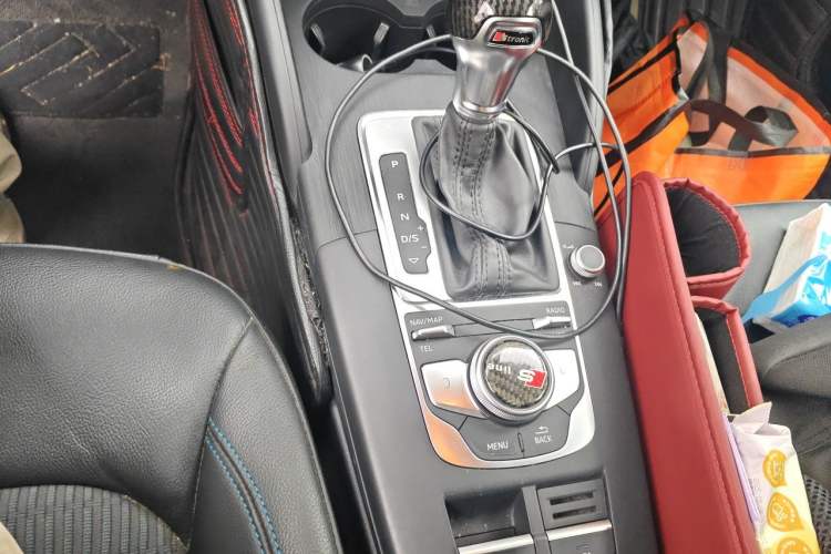 Used Audi A3 2020 Sportback 35 TFSI Fashion Edition China VI Emission Standard Gear Lever