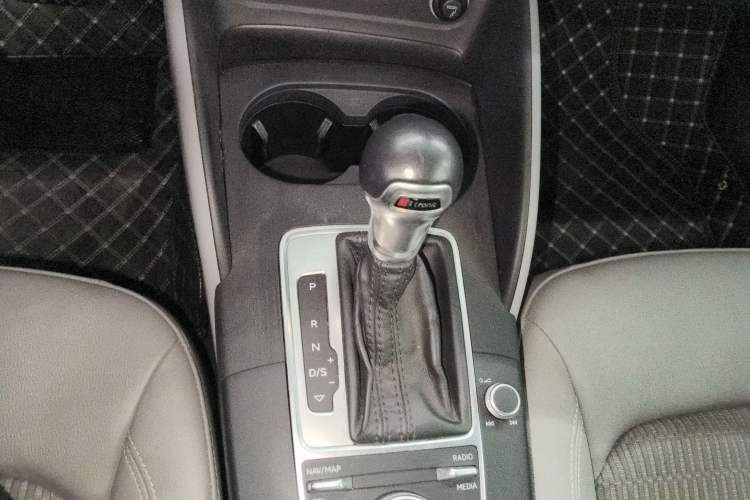 Used Audi A3 2020 Limousine 35 TFSI Style Edition China VI Emission Standard Gear Lever
