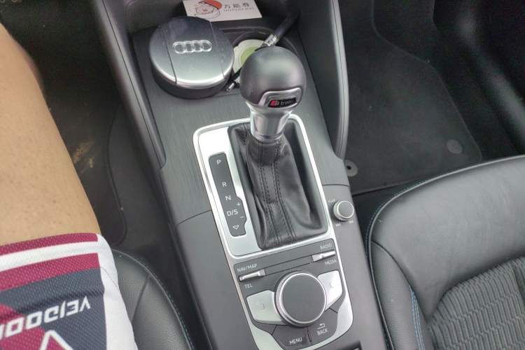 Used Audi A3 2020 Sportback 35 TFSI Fashion Edition China VI Emission Standard Gear Lever