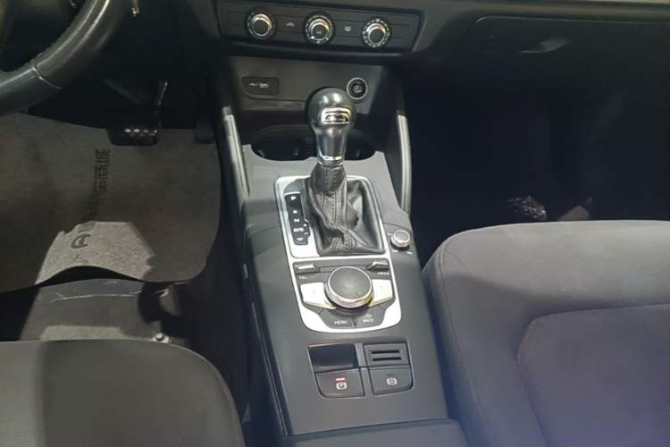 Used Audi A3 2020 Restyled Limousine 35 TFSI Ambition Version China VI Gear Lever