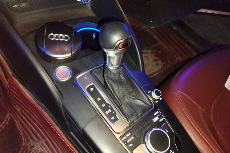 Used Audi A3 2020 Limousine 35 TFSI Fashion Edition China VI Emission Standard Gear Lever