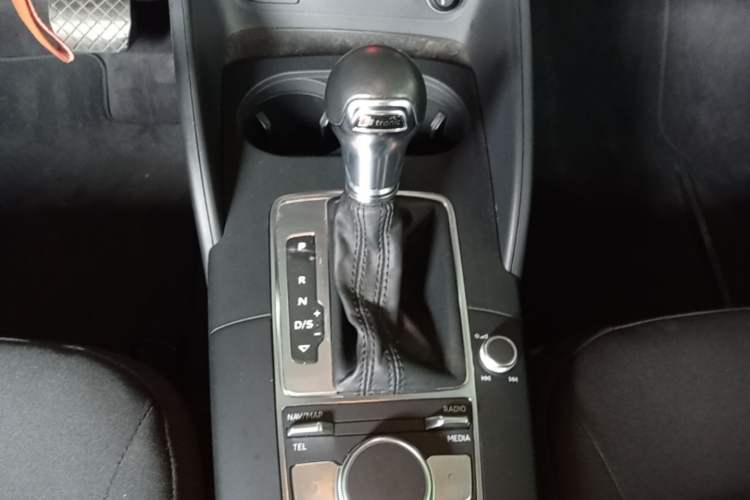 Used Audi A3 2020 Restyled Sportback 35 TFSI Entry-Level China VI Emission Standard Gear Lever