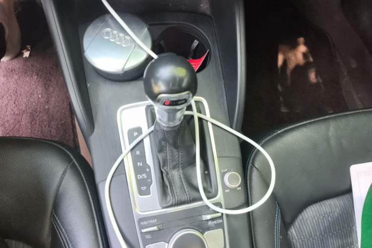 Used Audi A3 2020 Limousine 35 TFSI Fashion Edition China VI Emission Standard Gear Lever