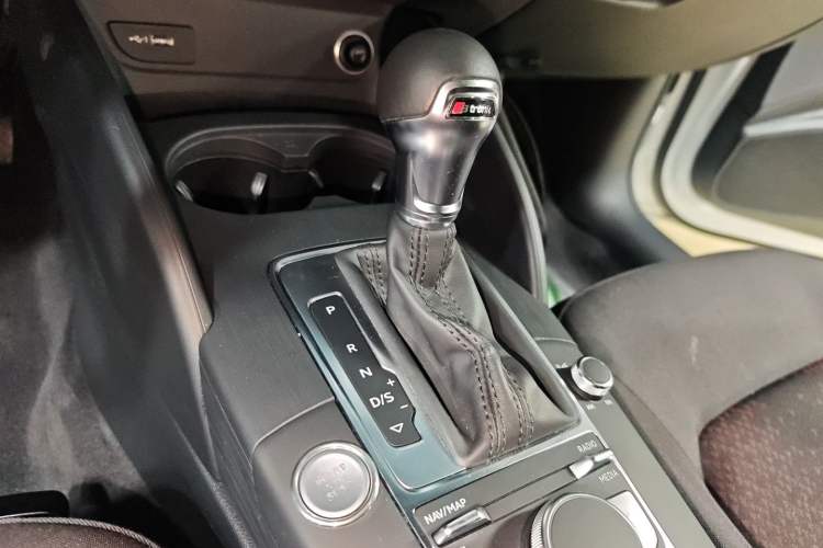Used Audi A3 2020 Restyled Sportback 35 TFSI Entry-Level China VI Emission Standard Gear Lever