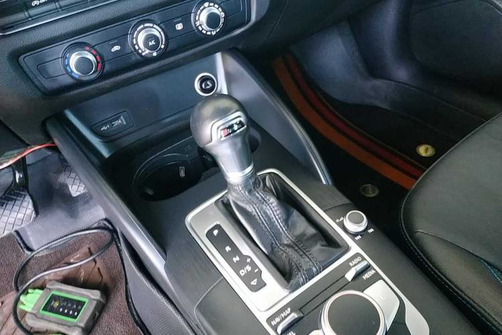 Used Audi A3 2020 Limousine 35 TFSI Fashion Edition China VI Emission Standard Gear Lever