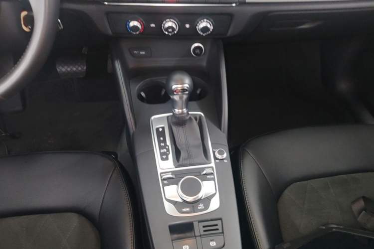 Used Audi A3 2020 Restyled Sportback 35 TFSI Entry-Level China VI Emission Standard Gear Lever