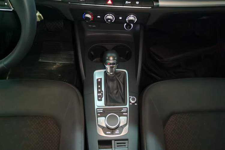 Used Audi A3 2020 Restyled Sportback 35 TFSI Entry-Level China VI Emission Standard Gear Lever