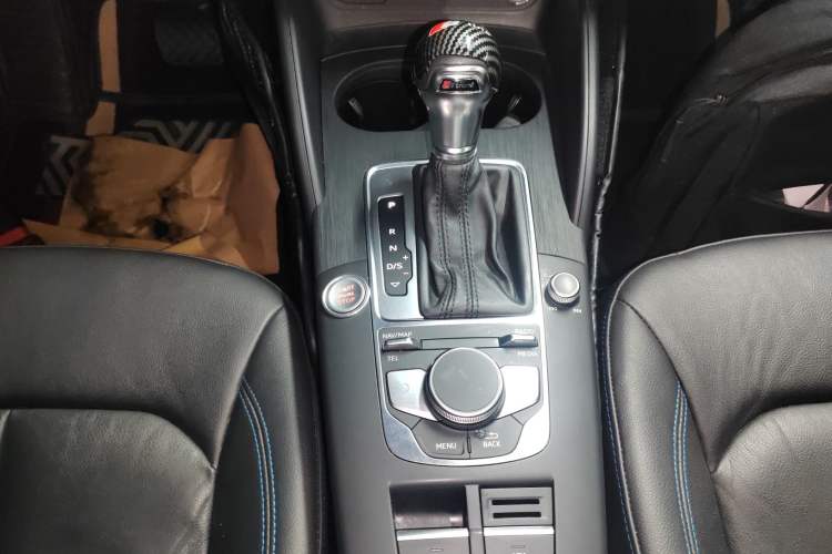 Used Audi A3 2020 Limousine 35 TFSI Fashion Edition China VI Emission Standard Gear Lever