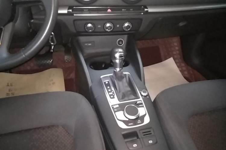 Used Audi A3 2020 Restyled Sportback 35 TFSI Entry-Level China VI Emission Standard Gear Lever