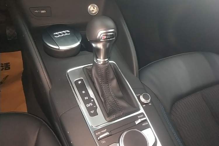 Used Audi A3 2020 Limousine 35 TFSI Fashion Edition China VI Emission Standard Gear Lever
