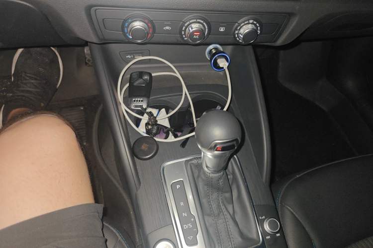 Used Audi A3 2020 Limousine 35 TFSI Fashion Edition China VI Emission Standard Gear Lever