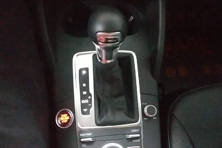 Used Audi A3 2020 Limousine 35 TFSI Fashion Edition China VI Emission Standard Gear Lever