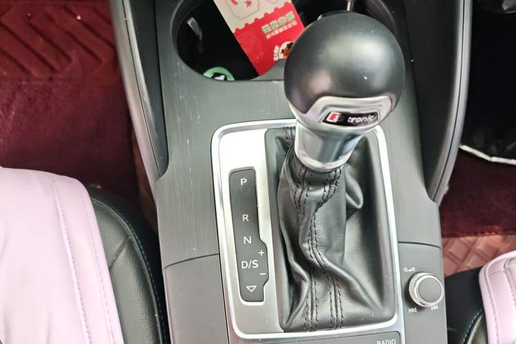 Used Audi A3 2020 Sportback 35 TFSI Fashion Edition China VI Emission Standard Gear Lever