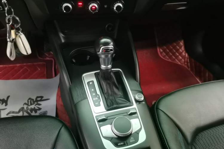 Used Audi A3 2020 Sportback 35 TFSI Fashion Edition China VI Emission Standard Gear Lever