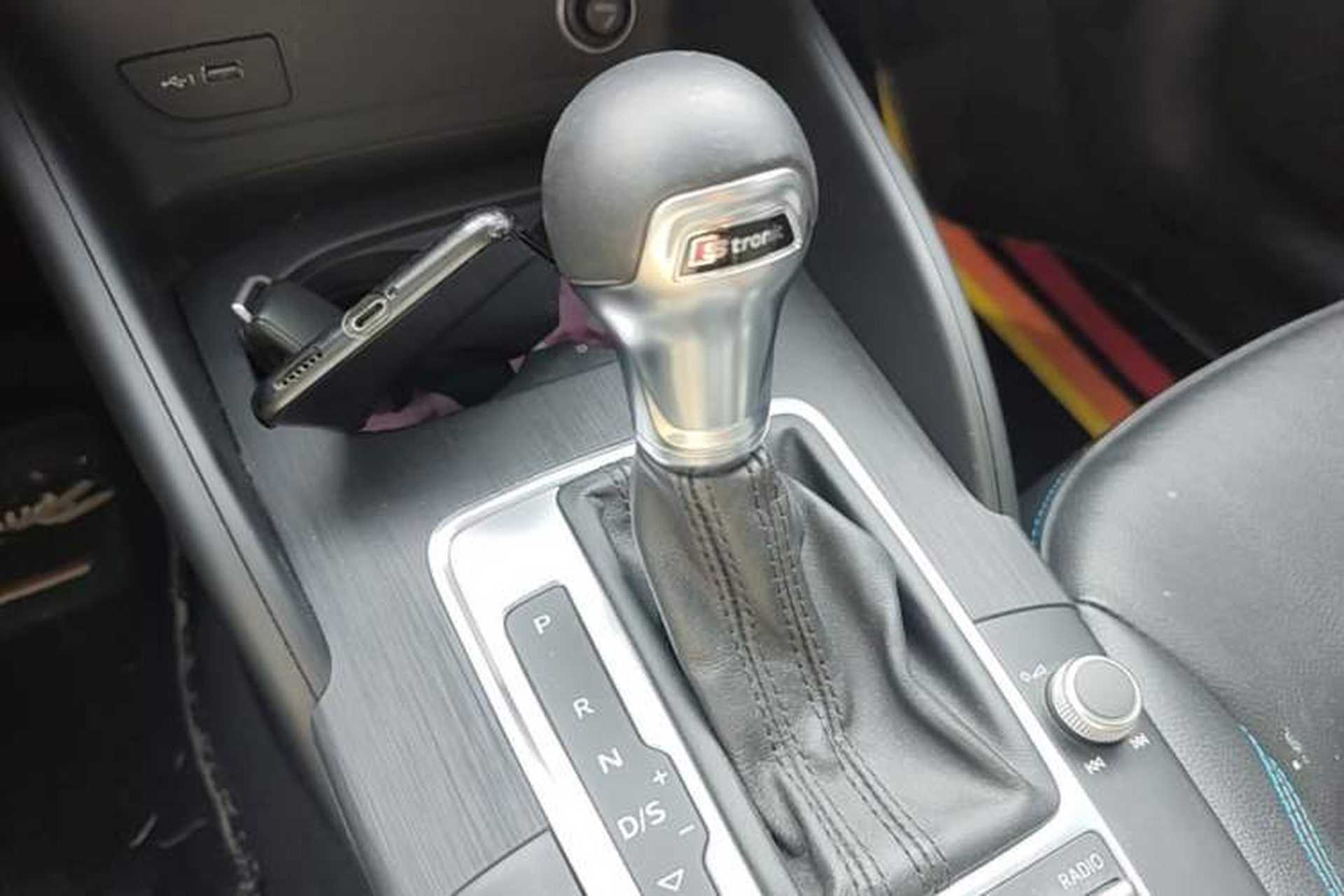 Used Audi A3 2020 Limousine 35 TFSI Fashion Edition China VI Emission Standard Gear Lever