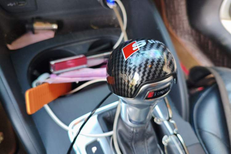 Used Audi A3 2020 Limousine 35 TFSI Fashion Edition China VI Emission Standard Gear Lever