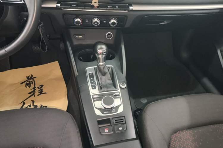 Used Audi A3 2020 Restyled Sportback 35 TFSI Entry-Level China VI Emission Standard Gear Lever