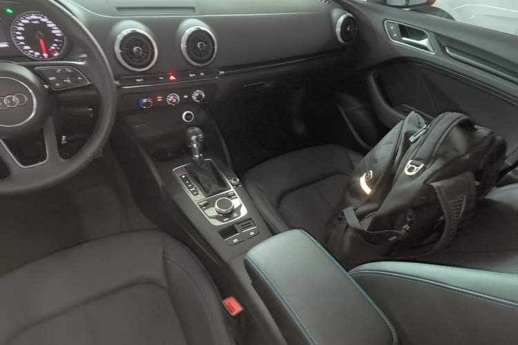 Used Audi A3 2020 Sportback 35 TFSI Fashion Edition China VI Emission Standard Gear Lever