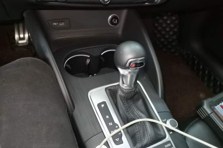 Used Audi A3 2020 Sportback 35 TFSI Style Edition China VI Emission Standard Gear Lever