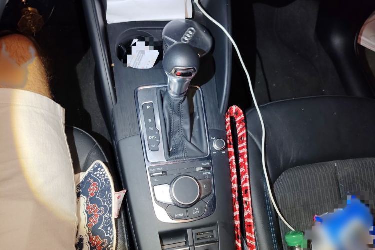 Used Audi A3 2020 Sportback 35 TFSI Fashion Edition China VI Emission Standard Gear Lever
