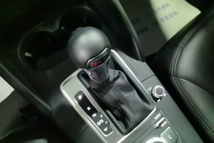 Used Audi A3 2020 Restyled Sportback 35 TFSI Entry-Level China VI Emission Standard Gear Lever