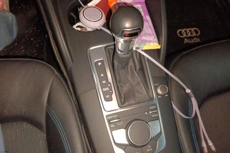 Used Audi A3 2020 Limousine 35 TFSI Fashion Edition China VI Emission Standard Gear Lever