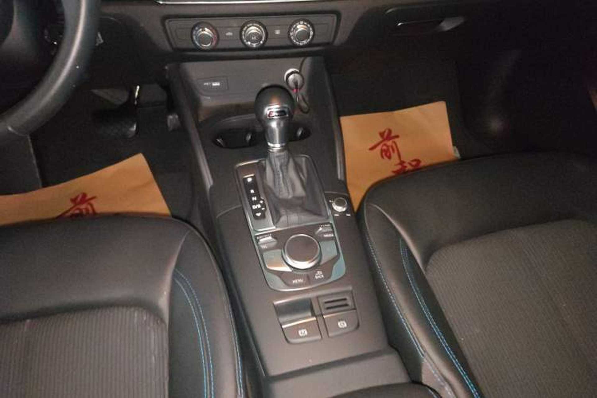 Used Audi A3 2020 Limousine 35 TFSI Fashion Edition China VI Emission Standard Gear Lever
