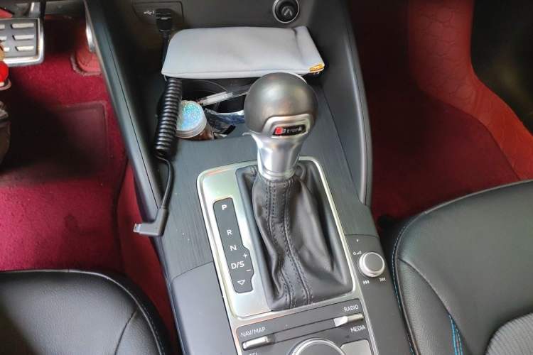 Used Audi A3 2020 Limousine 35 TFSI Fashion Edition China VI Emission Standard Gear Lever