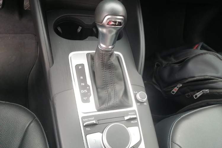 Used Audi A3 2020 Limousine 35 TFSI Fashion Edition China VI Emission Standard Gear Lever