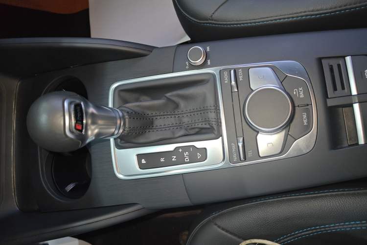 Used Audi A3 2020 Sportback 35 TFSI Fashion Edition China VI Emission Standard Gear Lever