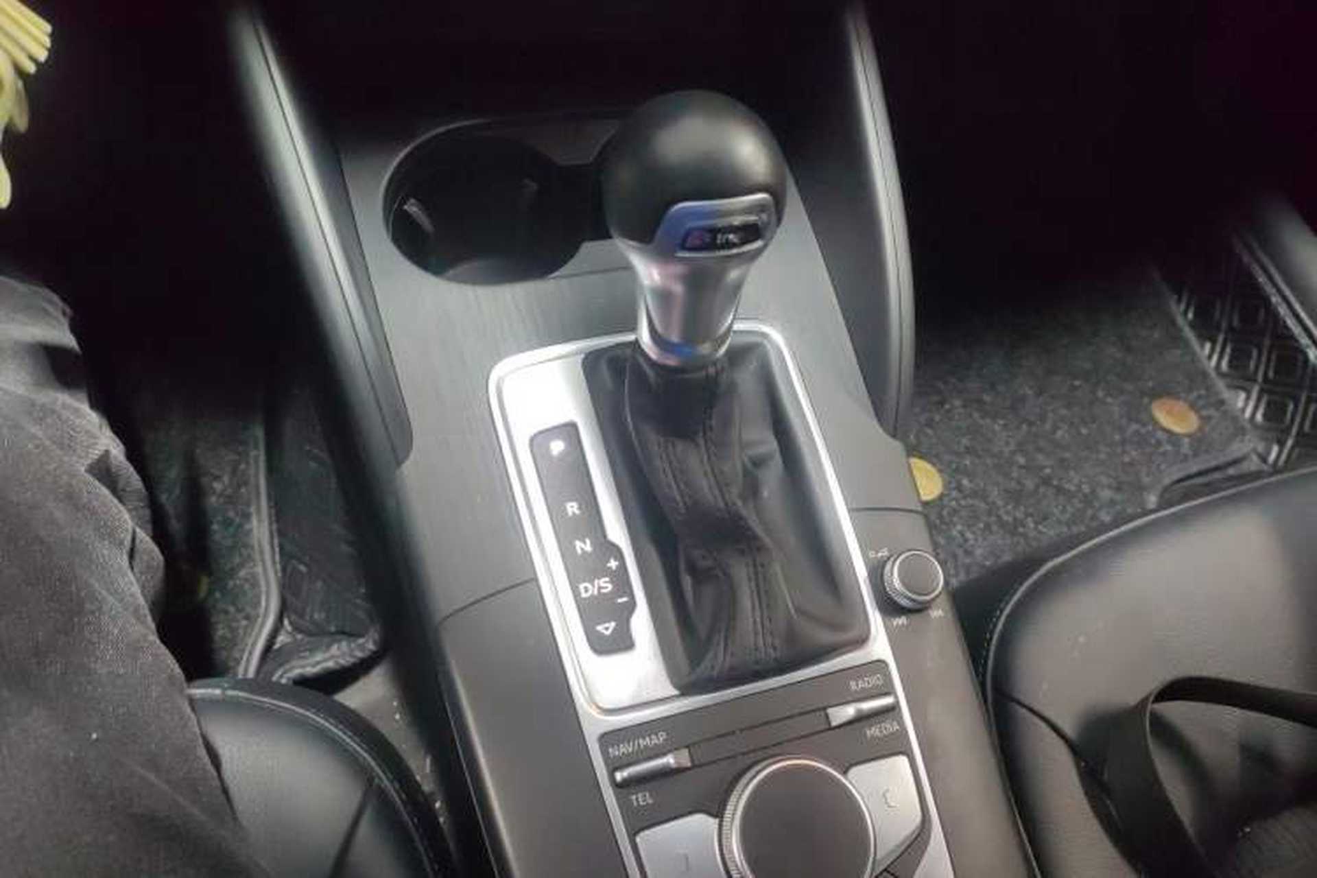 Used Audi A3 2020 Sportback 35 TFSI Fashion Edition China VI Emission Standard Gear Lever