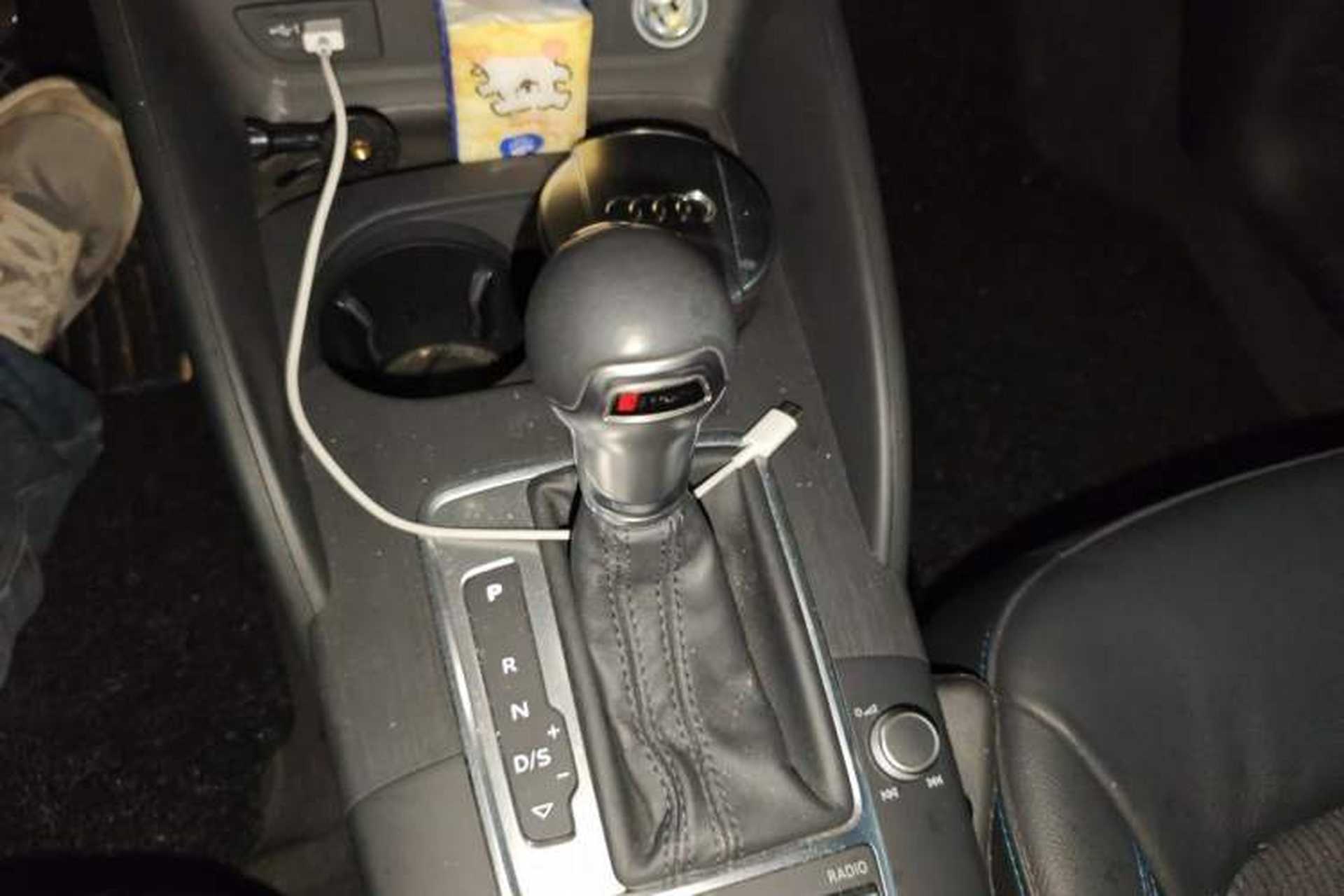 Used Audi A3 2020 Limousine 35 TFSI Fashion Edition China VI Emission Standard Gear Lever
